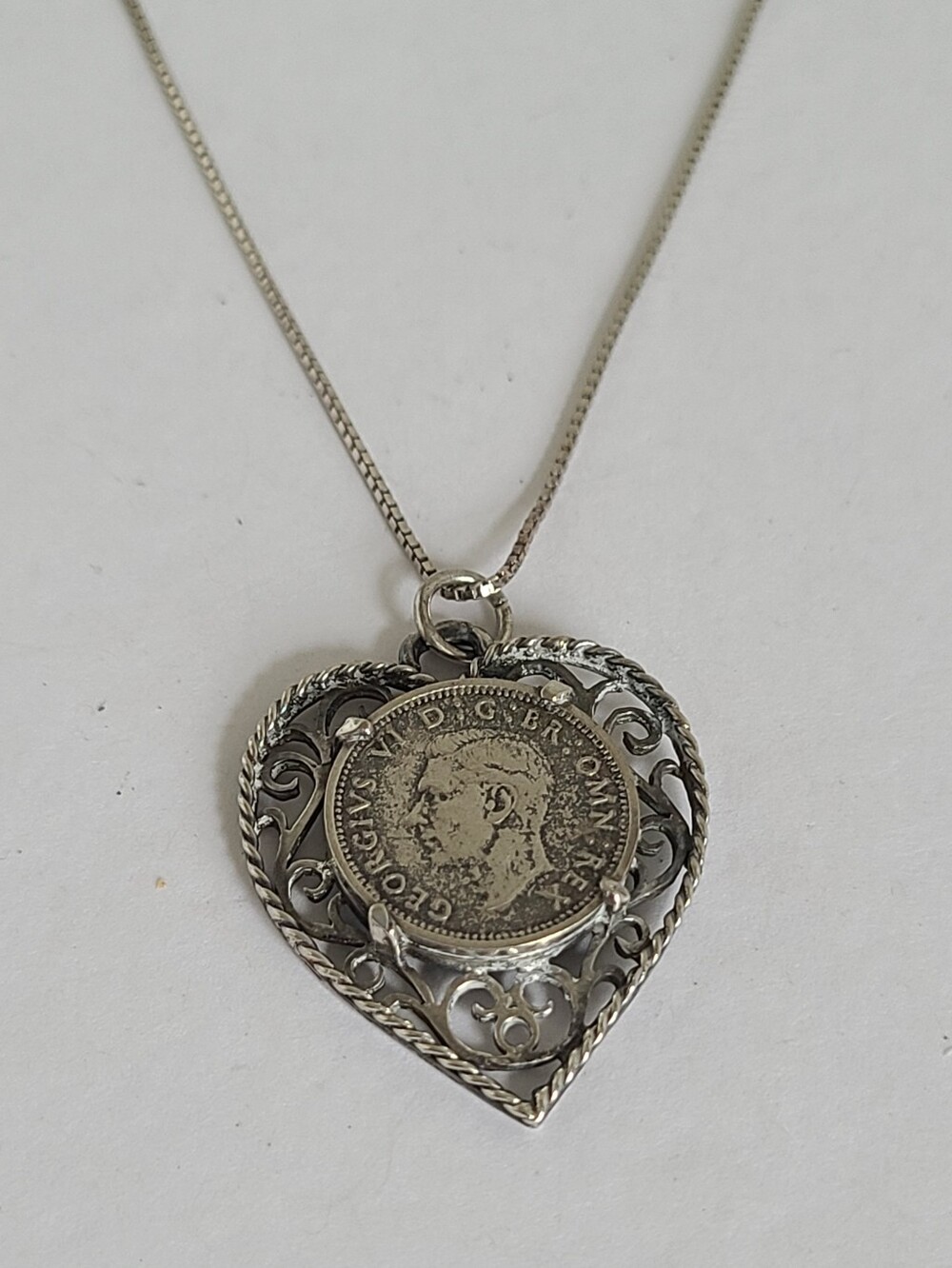 Vintage King George Coin Ornate Sterling Silver Filigree Heart Pendant Necklace - Picture 4 of 10